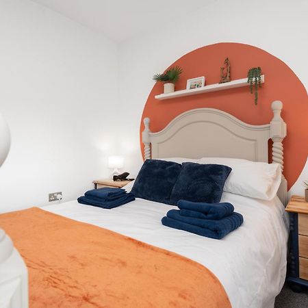 Shawe House - 10 Minute Mcr Airport - Free Parking Βίλα Wythenshawe Δωμάτιο φωτογραφία
