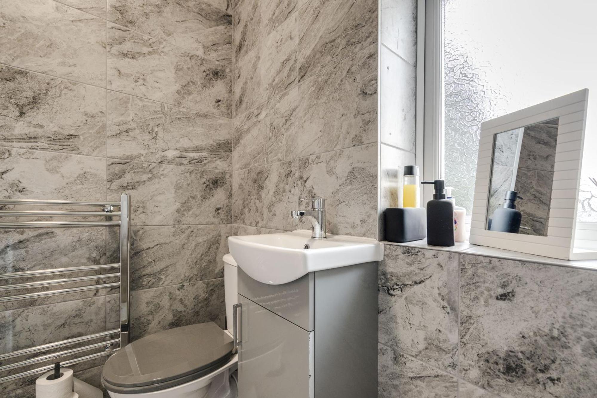 Shawe House - 10 Minute Mcr Airport - Free Parking Βίλα Wythenshawe Δωμάτιο φωτογραφία