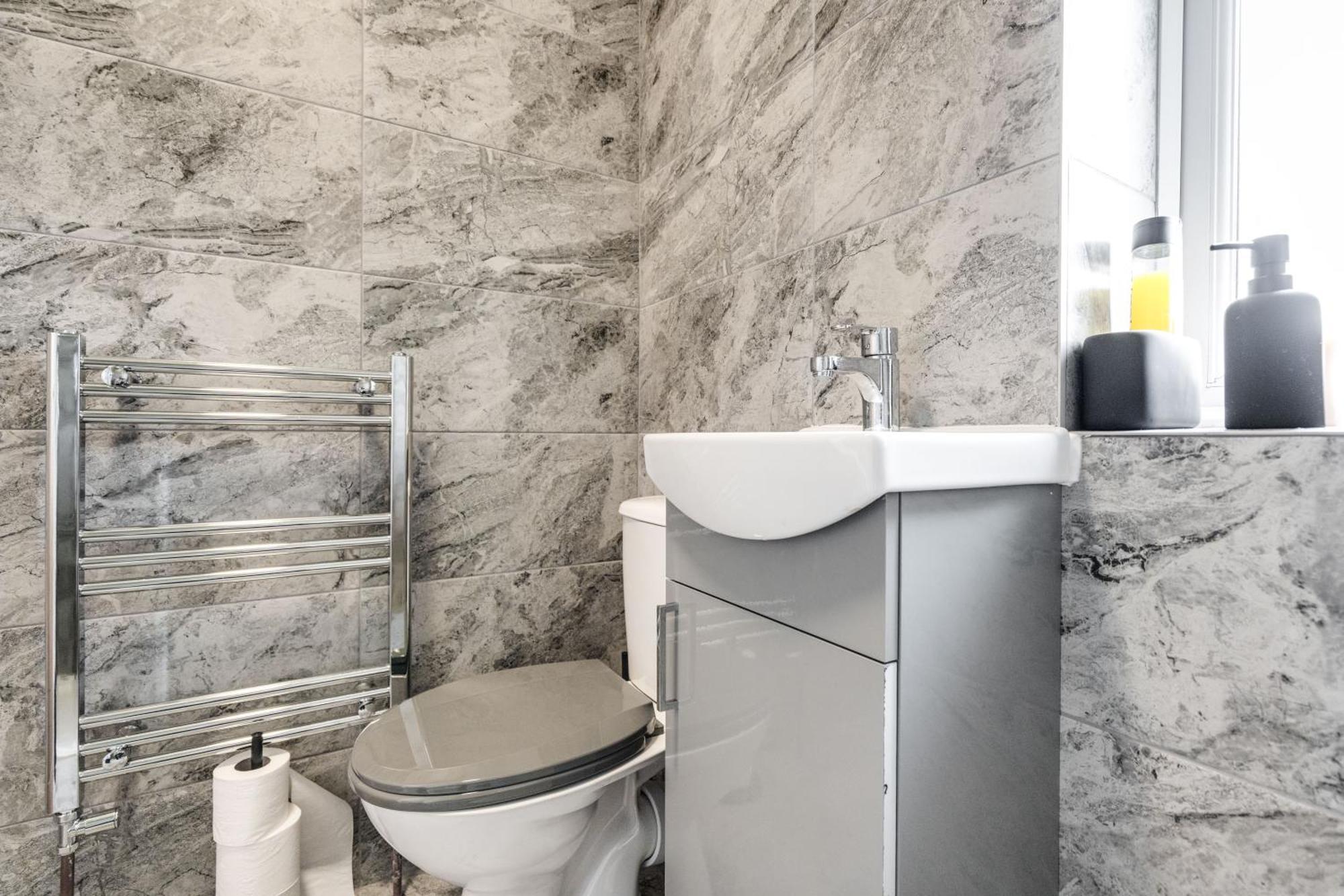 Shawe House - 10 Minute Mcr Airport - Free Parking Βίλα Wythenshawe Δωμάτιο φωτογραφία