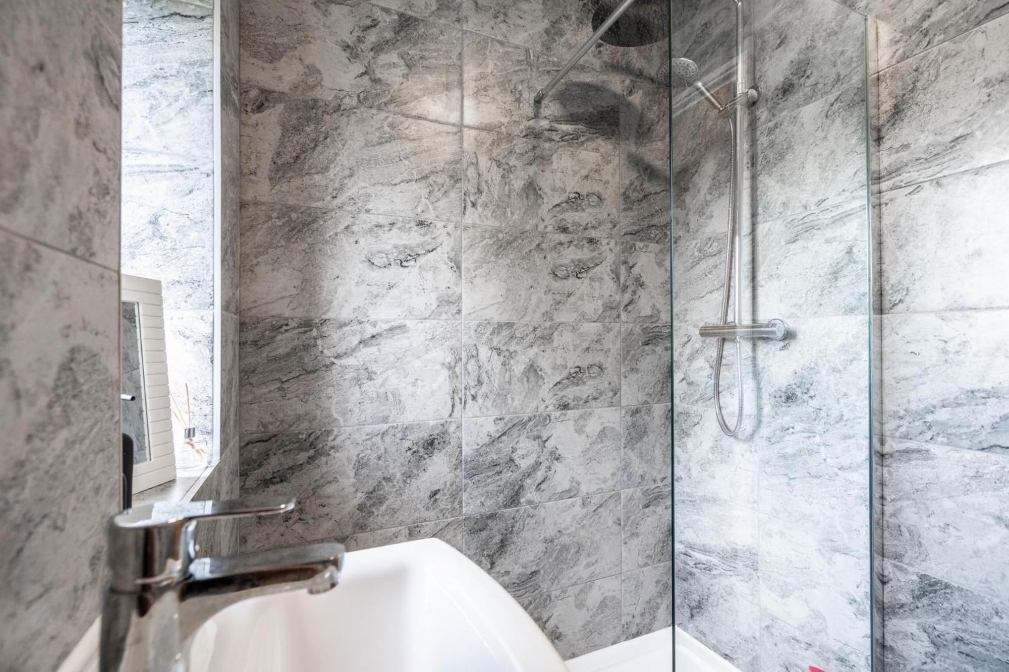 Shawe House - 10 Minute Mcr Airport - Free Parking Βίλα Wythenshawe Δωμάτιο φωτογραφία